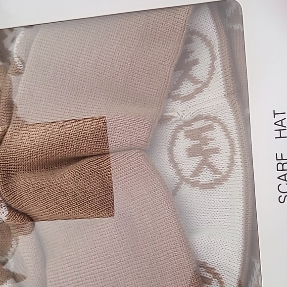 MICHAEL KROS SCARF/HAT SET - Picture 2 of 5